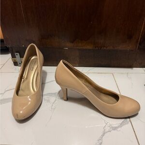 Title: Comfort Plus by Predictions Nude Pumps - Size 8